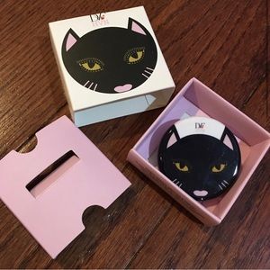 HVN x DVF Playbutton Music Pin Black Cat Indie Hipster 00’s MP3 Player